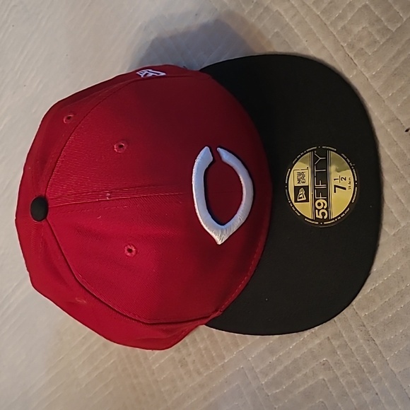 New Era | Accessories | Cincinnati Reds Hat Cap New Era Size 7 2 Fitted ...